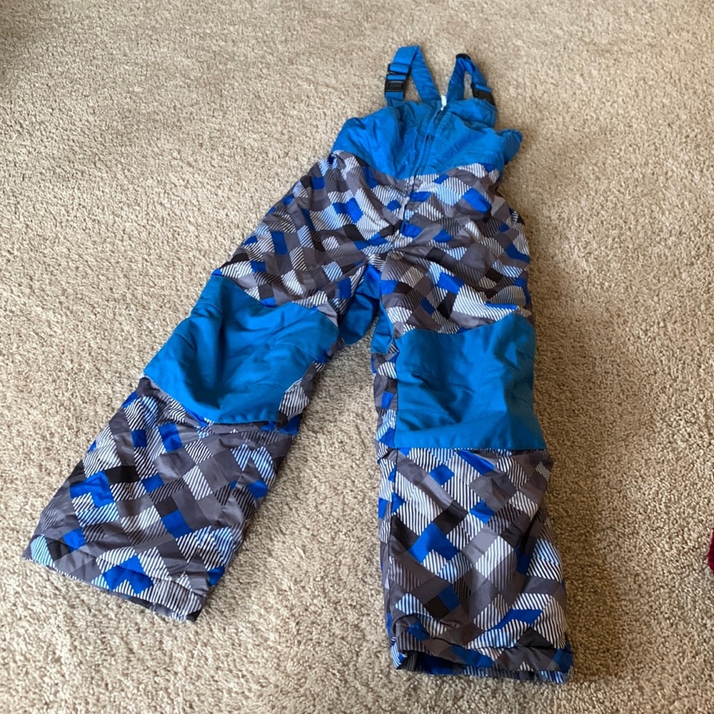 Lands’end kids size 7 grow-a-long snow pants snow bibs. Blue patterned.